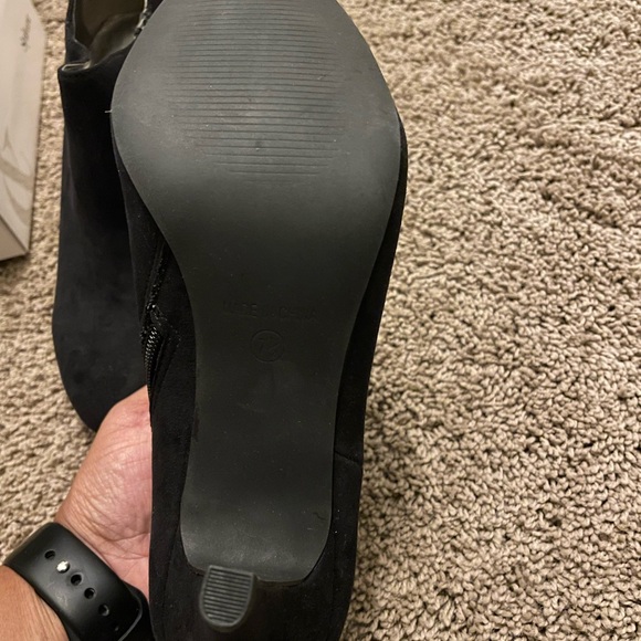 Style & Co Black Heeled Boots Suede Texture - Picture 4 of 4